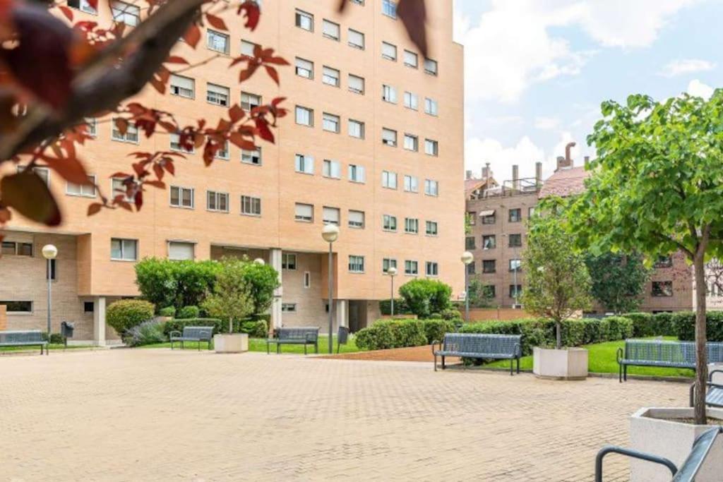 Impresionante Apartamento De 4 Dormitorios 3 Banos Y 2 Plazas De Garaje Madri Exterior foto