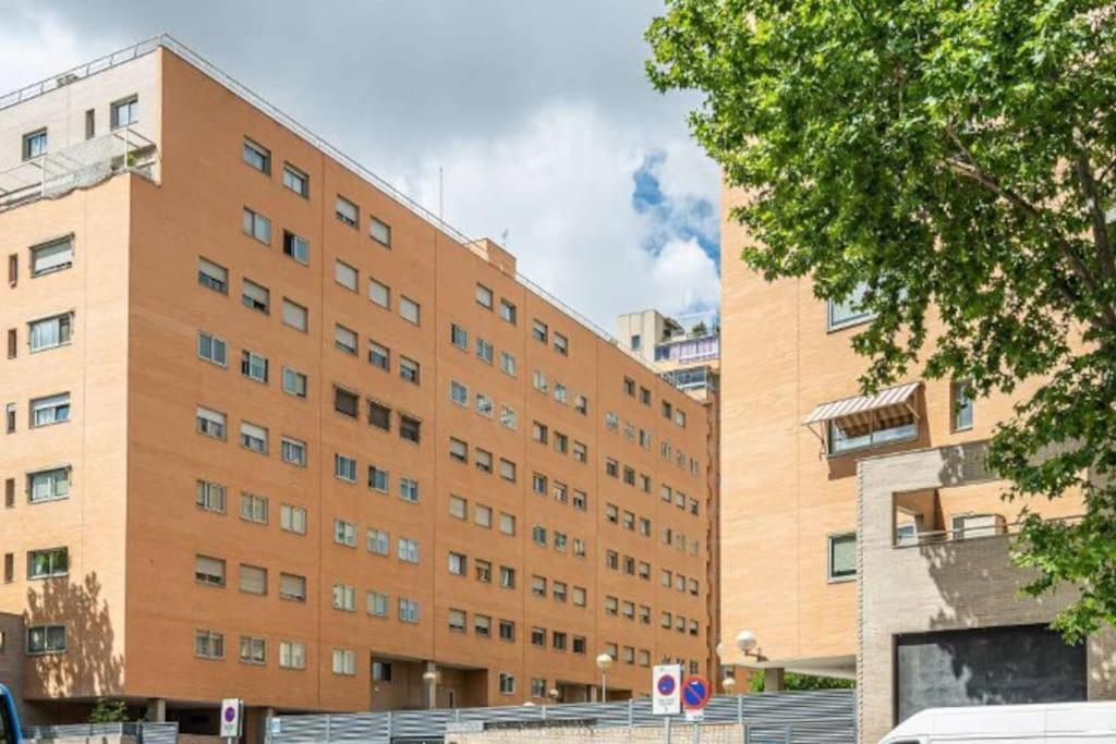 Impresionante Apartamento De 4 Dormitorios 3 Banos Y 2 Plazas De Garaje Madri Exterior foto