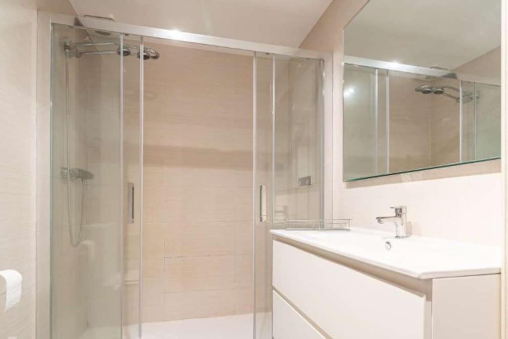 Impresionante Apartamento De 4 Dormitorios 3 Banos Y 2 Plazas De Garaje Madri Exterior foto